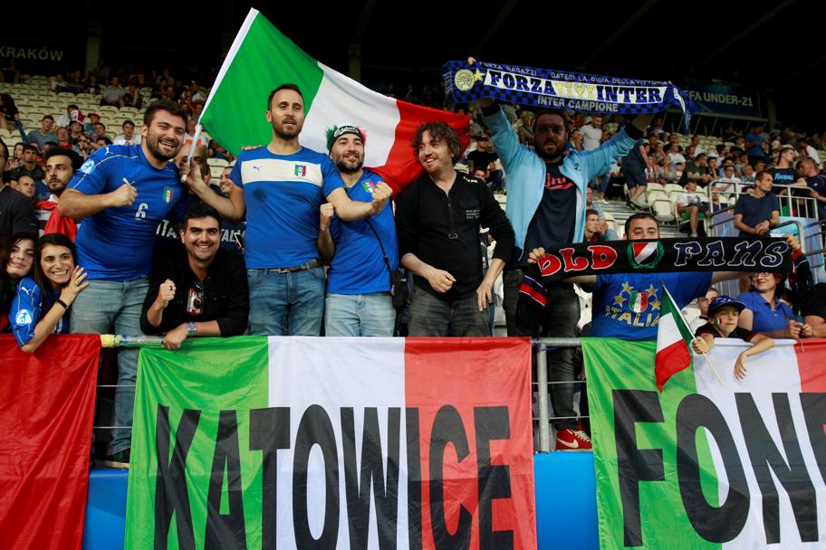 Forza azzurrini: la spinta dei tifosi italiani ai ragazzi di Di Biagio. Reuters